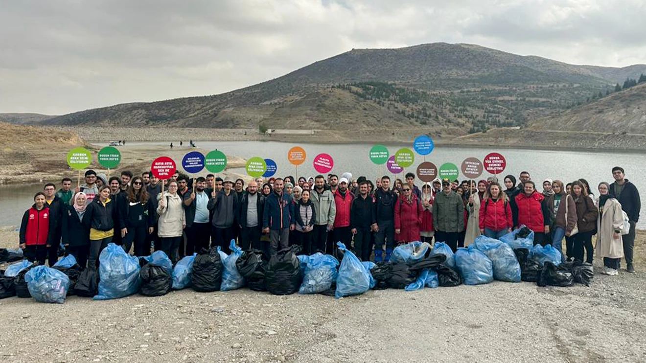 Rektör Aksoy, temiz çevre farkındalığı için Doğa Yürüyüşü’ne katıldı